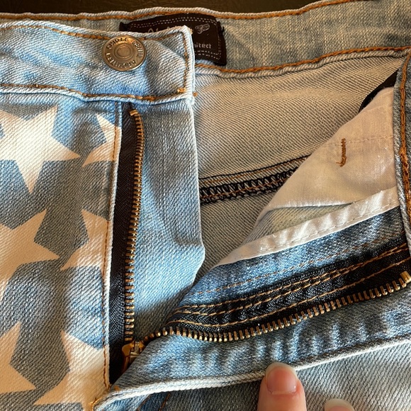 Chi Ole American Flag Stars & Stripes Distressed Denim Jean Shorts - Size Small - Picture 3 of 10